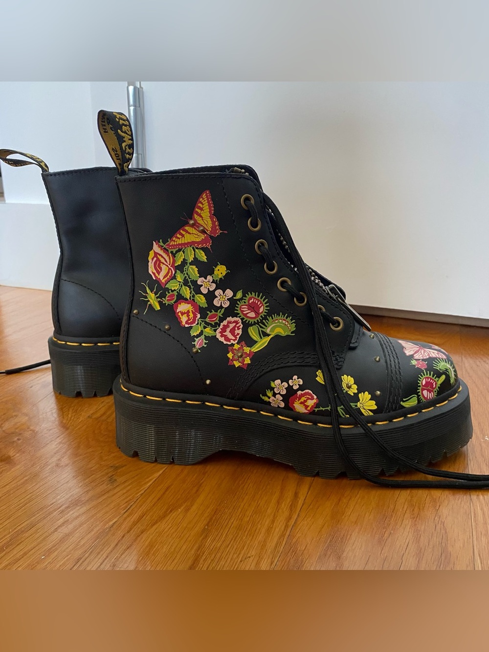 Limited Edition Dr. Martens Venus Fly Trap Boots, EU 38 / US 7, NWOT - Picture 5 of 9